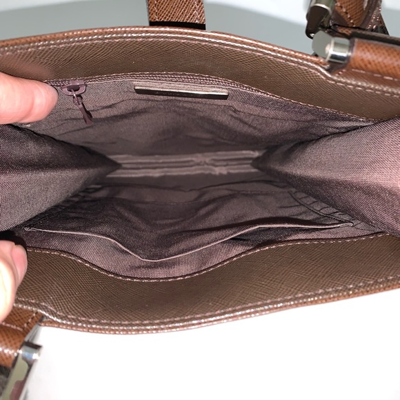 - 🥰Pretty🥰BURBERRY BEIGE CROSSBODY - Picture 16 of 16